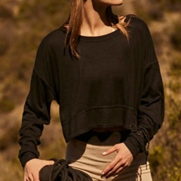 Free People Tops - NWT Free People Movement Set the Pace Layer Black